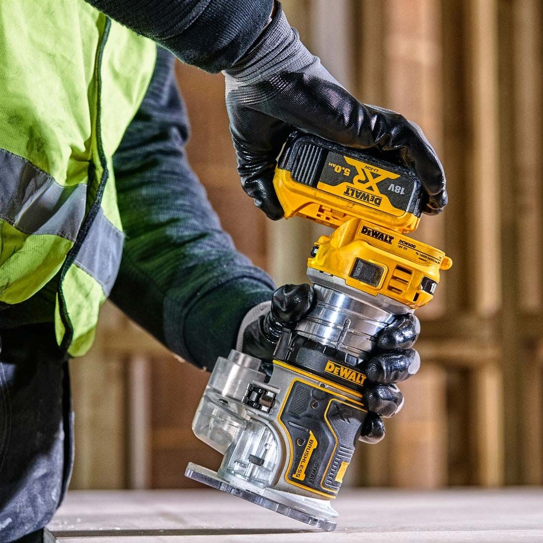 DeWalt DCW604NT-XJ 18v XR Brushless 1/4" Router Body Only in TSTAK Case
