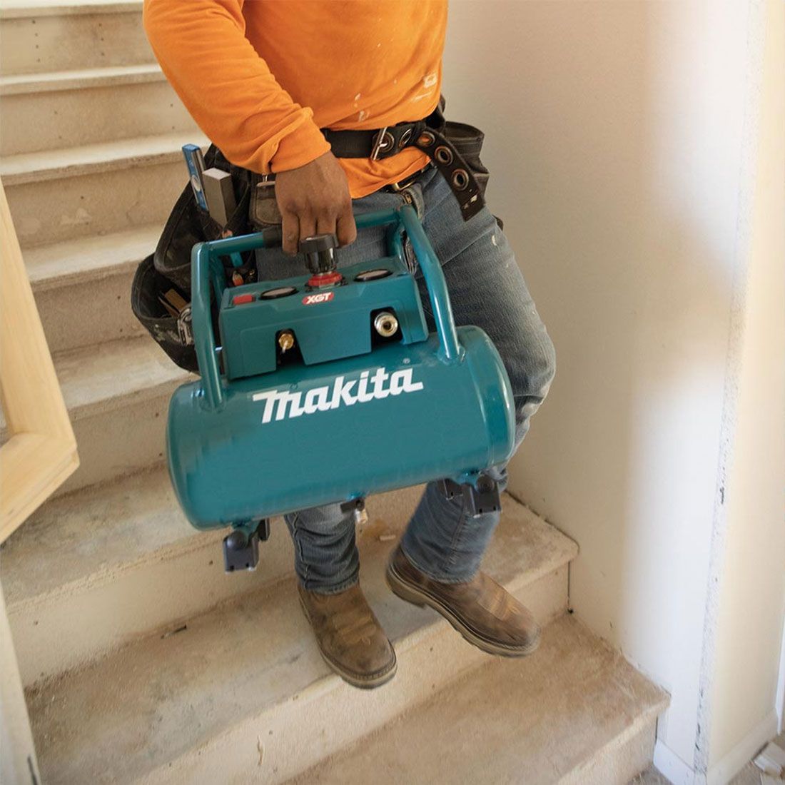 Makita AC001GZ 40v Max XGT Quiet Series Brushless 7.6L Air Compressor Body Only