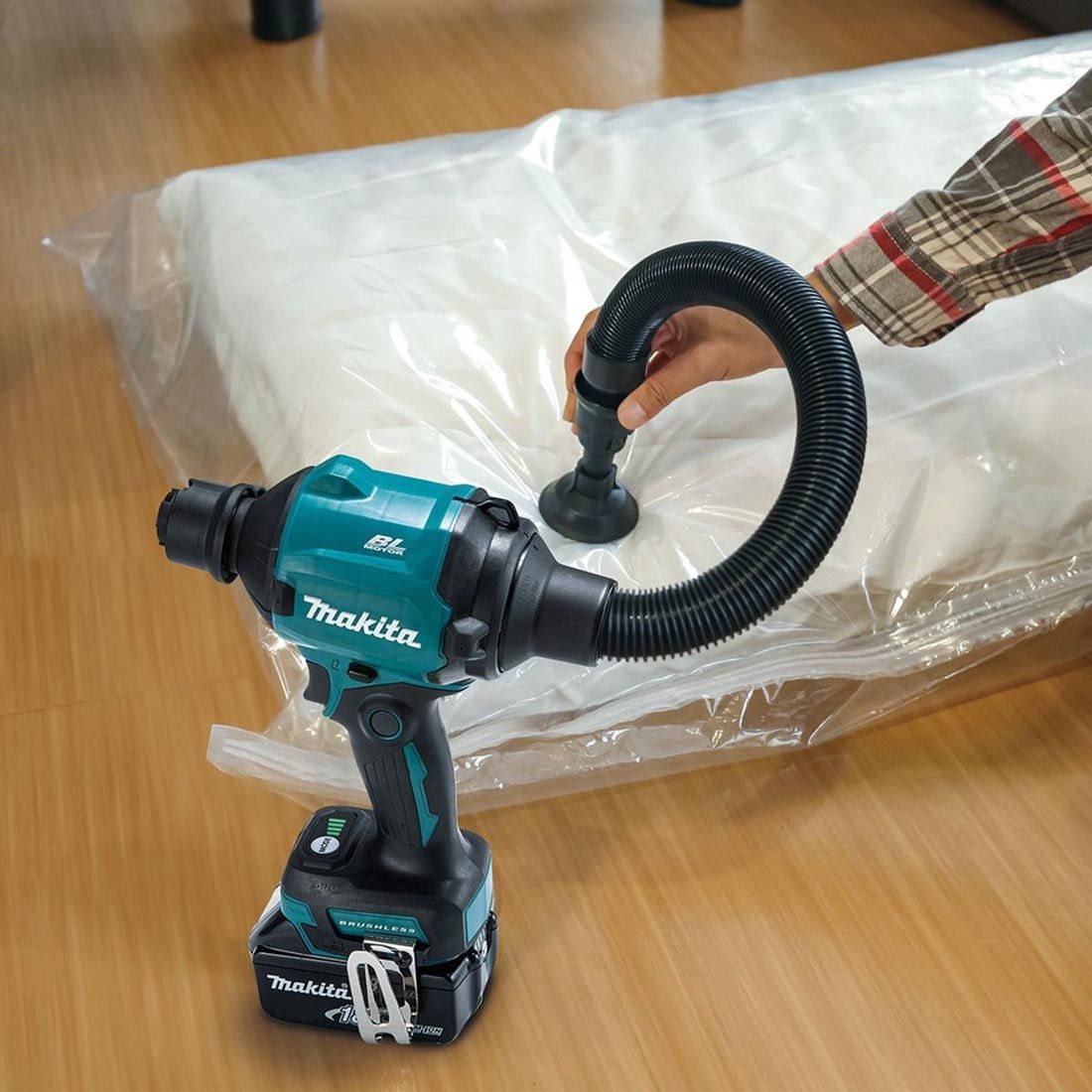 Makita DAS180RT 18v LXT Cordless Brushless Dust Blower Inc 1x 5.0Ah Battery